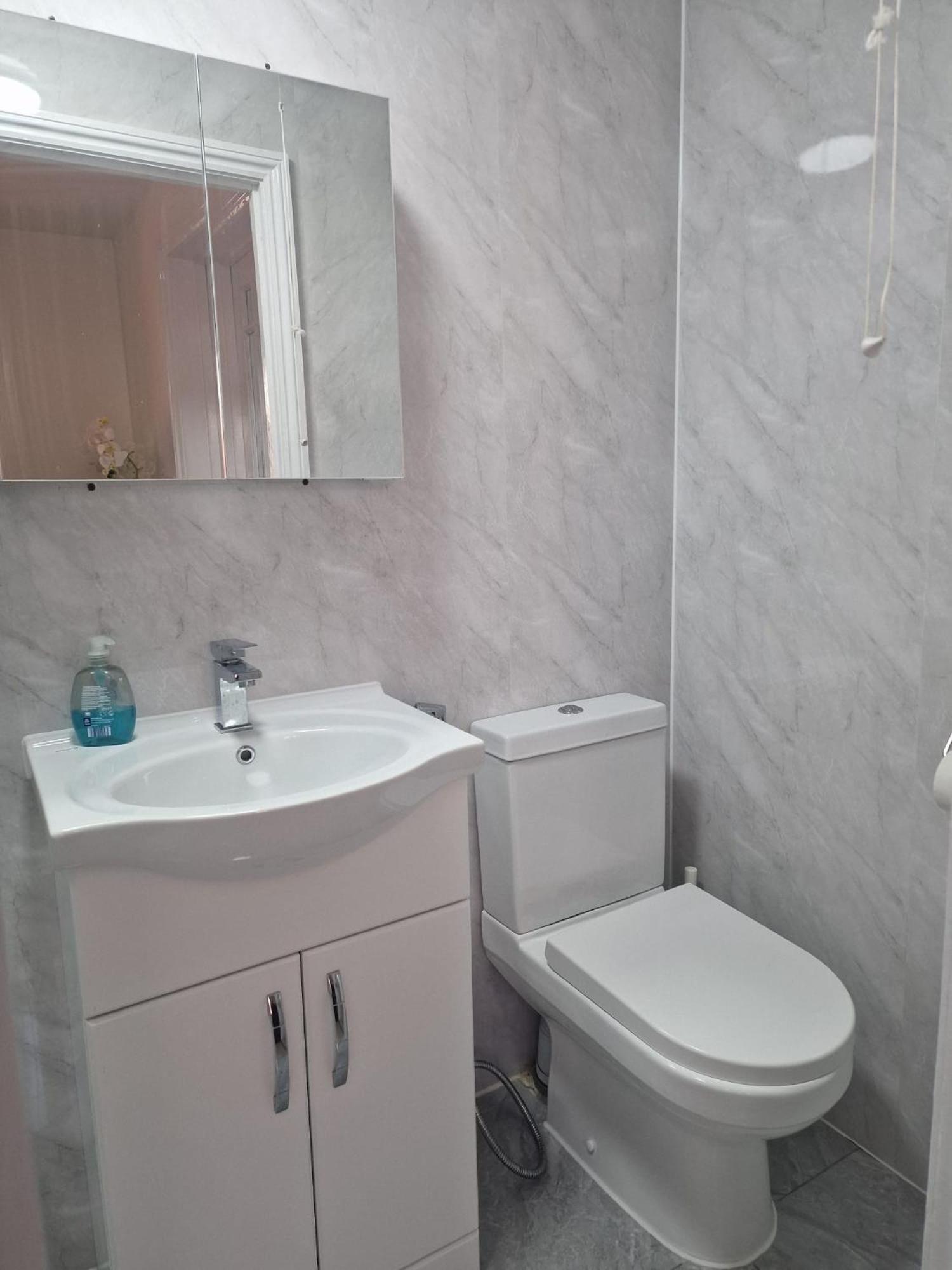 Studio Flat On Straight Road, Harold Hill, Havering Eksteriør bilde