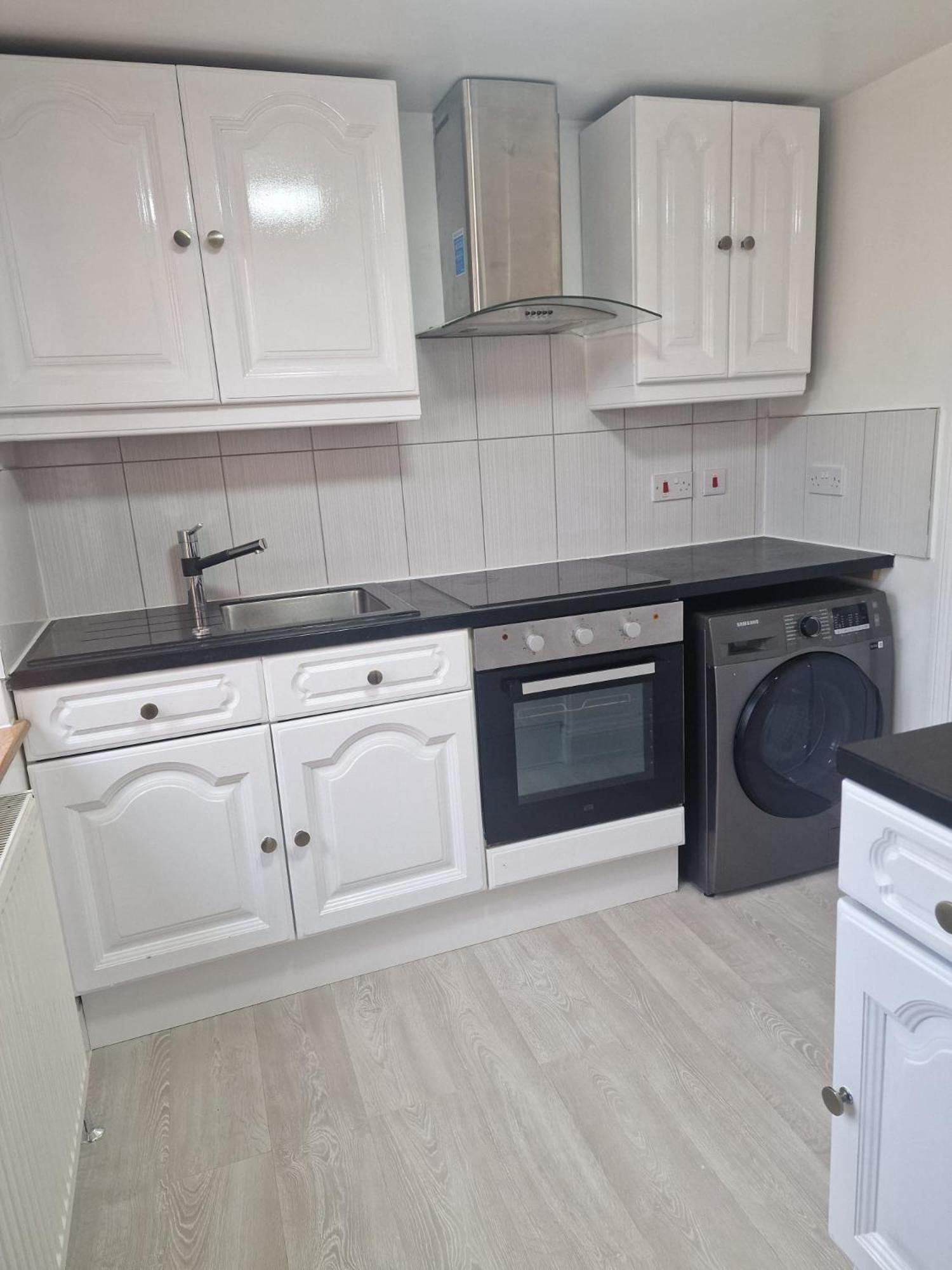 Studio Flat On Straight Road, Harold Hill, Havering Eksteriør bilde